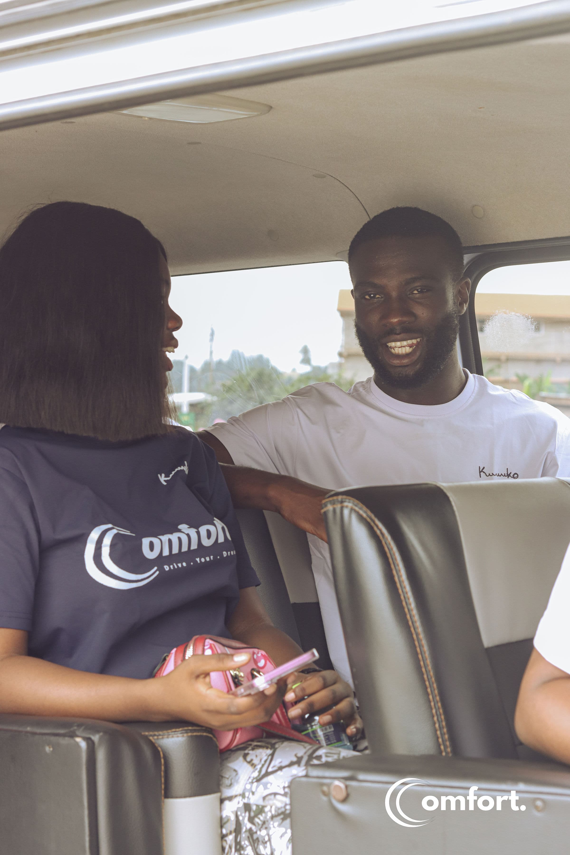 Comfort team members chatting in vehicle